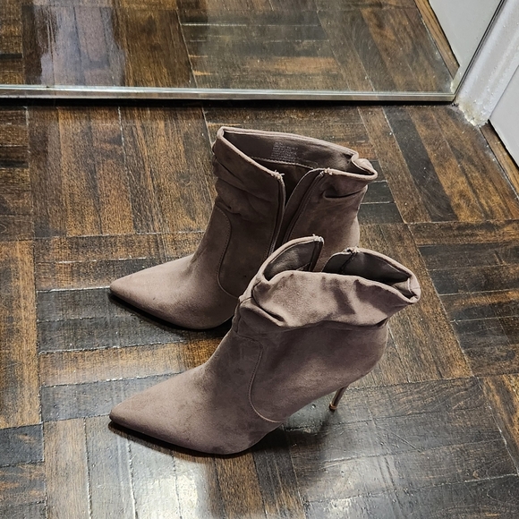 Heeled boots - Picture 2 of 2
